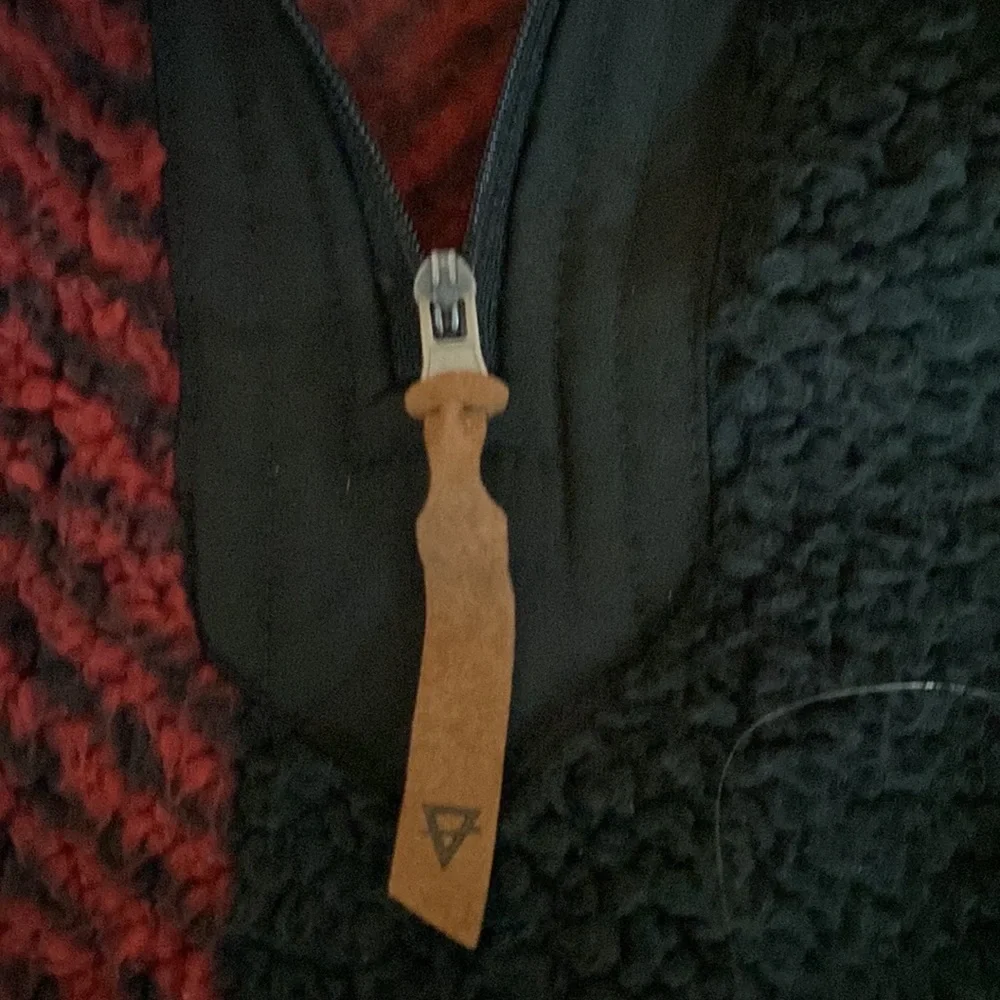 LIV pullover - Picture 2 of 3